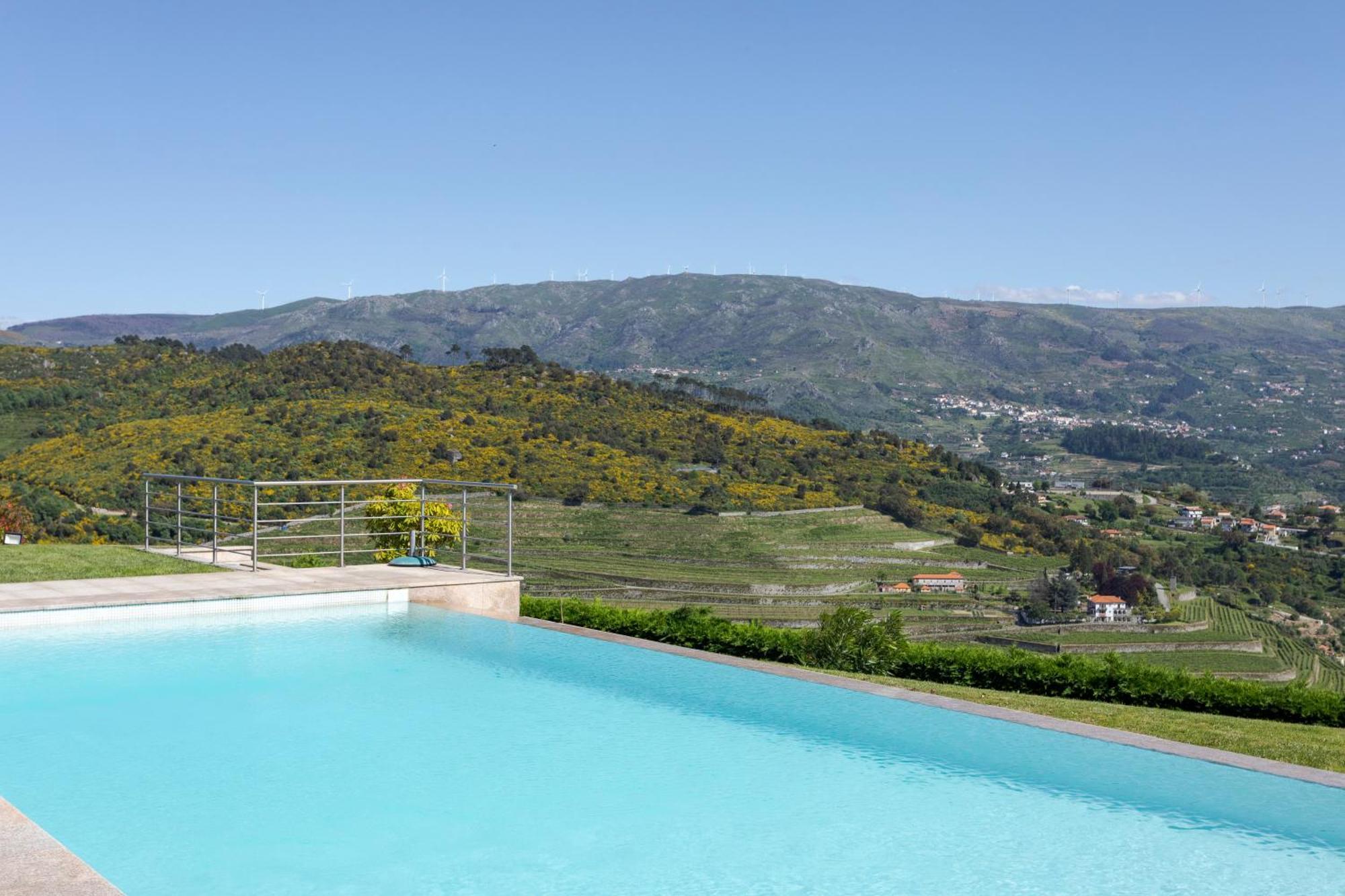 Spacious Villa Pool & Douro View By Host Wise Santa Marinha do Zêzere Esterno foto